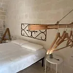 Trulli Di Charme Eutuxia * Villa Castelli