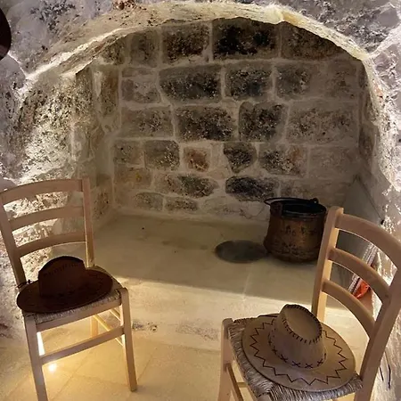 Trulli Di Charme Eutuxia * Villa Castelli