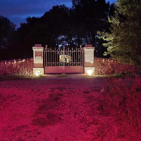 Trulli Di Charme Eutuxia Villa Castelli