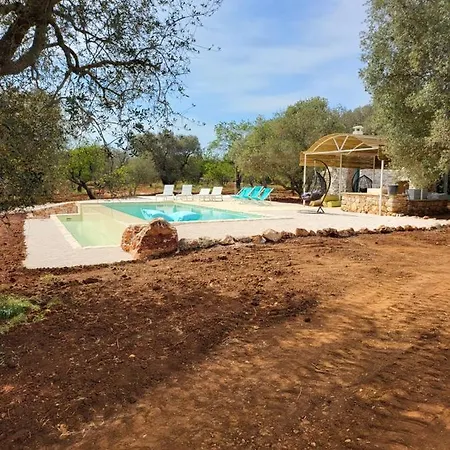 Trulli Di Charme Eutuxia Вилла